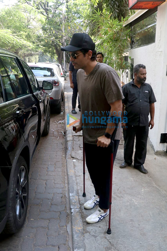 photos neha dhupia and angad bedi spotted in bandra 2