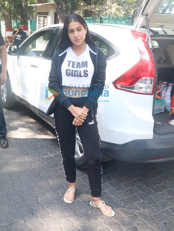photos sara ali khan spotted during an ad shoot in pali hill bandra 1