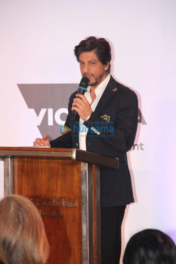 photos shah rukh khan and others snapped at the la trobe university scholarship event 7