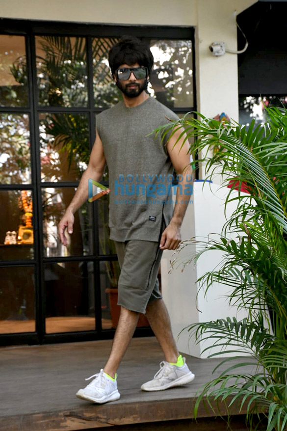 Photos: Shahid Kapoor and Mira Kapoor spotted at the gym Photos: Shahid Kapoor and Mira Kapoor spotted at the gym