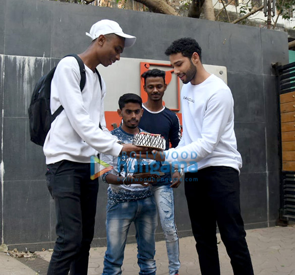 photos siddhant chaturvedi celebrates one year of gully boy 5