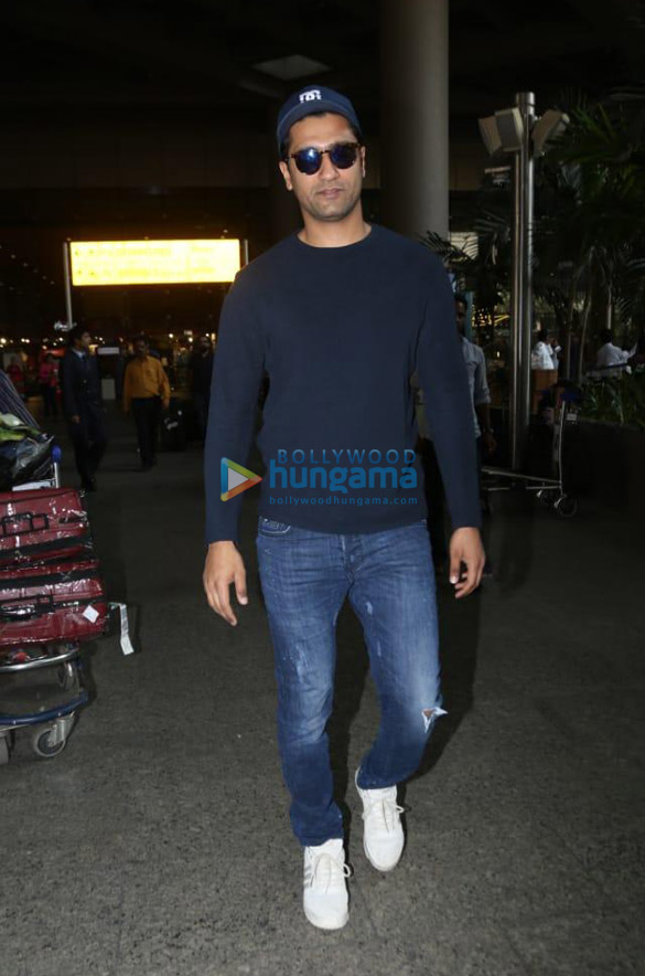 photos sophie choudry sunil grover and others snapped at the airport 3