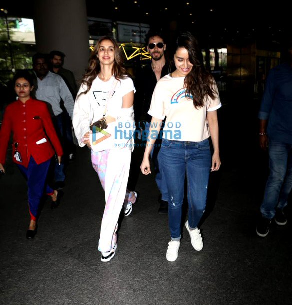 photos tiger shroff disha patani shraddha kapoor and others snapped at the airport 3