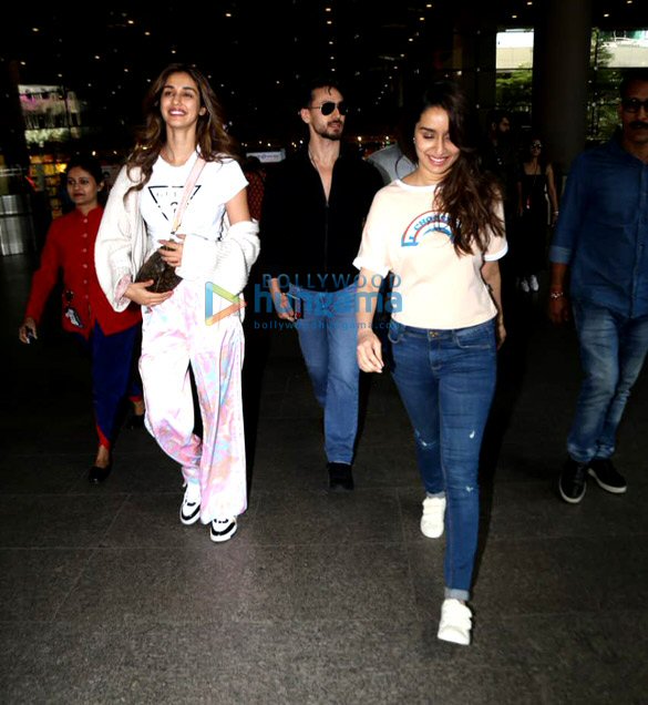 photos tiger shroff disha patani shraddha kapoor and others snapped at the airport 4