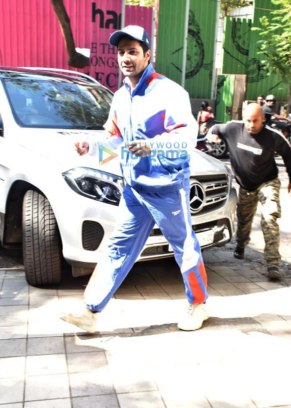 photos varun dhawan snapped at david dhawans office 1