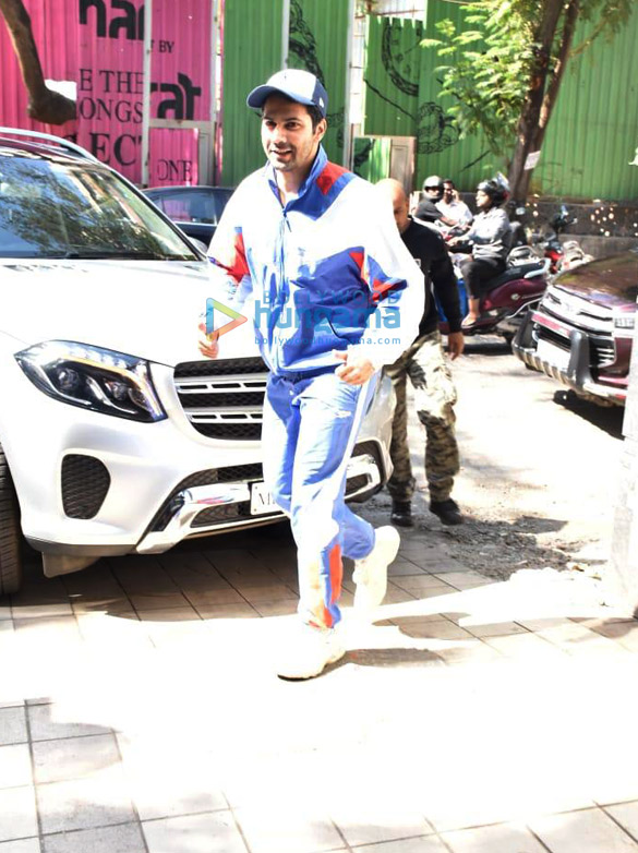 photos varun dhawan snapped at david dhawans office 2