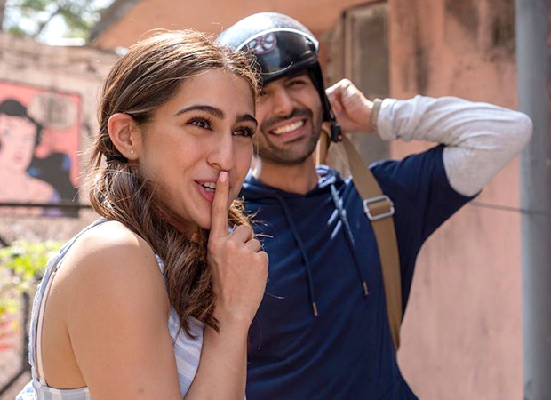 Kartik Aaryan cracks a 'Chalan Katega' joke and 'amma' Sara Ali Khan isn't pleased