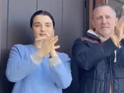 Daniel Craig, Rachel Weisz and James Bond team clap for health care workers amid the coronavirus pandemic   