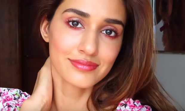 Disha Patani shares summertime pink glowy makeup tutorial amid self-quarantine period, watch video Disha Patani shares summertime pink glowy makeup tutorial amid self-quarantine period, watch video