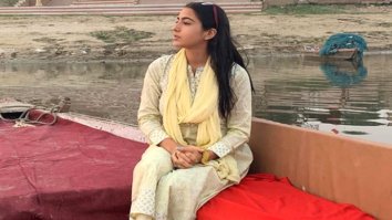 Watch: Sara Ali Khan turns tour guide in Varanasi, attends Ganga arti with mother Amrita Singh