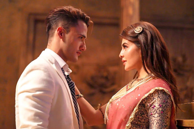 Jacqueline Fernandez and Bigg Boss 13 star Asim Riaz romance each other in these new stills from ‘Mere Angne Mein 2.0’ music video 