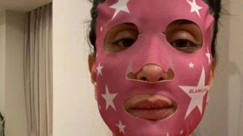 Kareena Kapoor Khan deletes a new selfie with a facemask