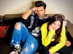 Mahira Sharma poses with Paras Chhabra and his mother, fans go into frenzy