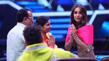 Malaika Arora graciously accepts a beautiful paithani saree and a nathni from a contestant’s parents on India’s Best Dancer