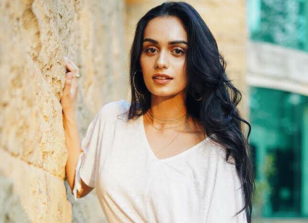 Manushi Chhillar - "I salute the doctors and nurses who are in the thick of action" 