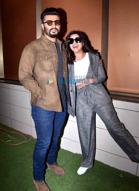 Photos: Arjun Kapoor and Parineeti Chopra snapped promoting their film Sandeep Aur Pinky Faraar Photos: Arjun Kapoor and Parineeti Chopra snapped promoting their film Sandeep Aur Pinky Faraar