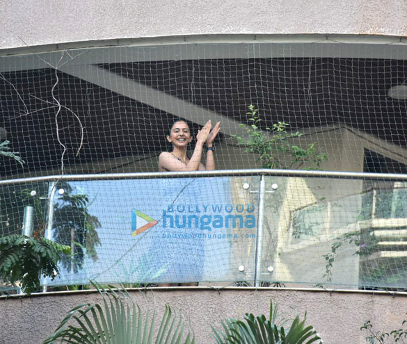 photos celebs indulge in clapping during janta curfew 2