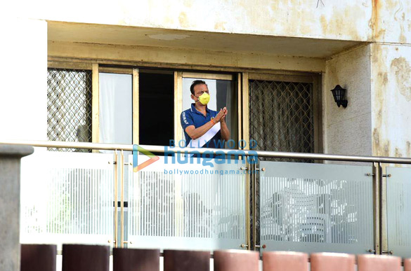 photos celebs indulge in clapping during janta curfew 6