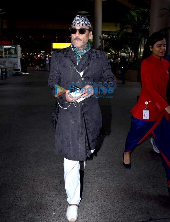 photos kartik aaryan daisy shah parineeti chopra and others snapped at the airport 4