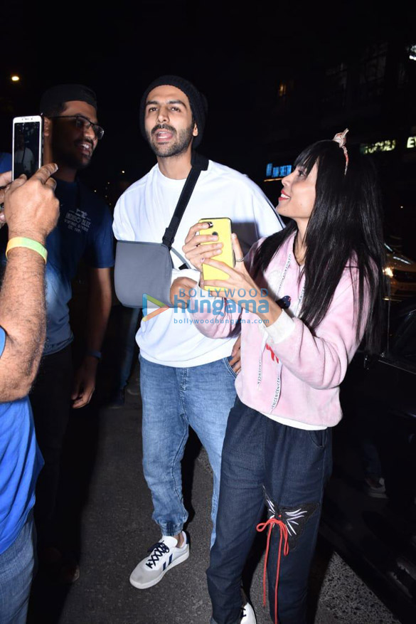 photos kartik aaryan snapped at david dhawans office 3