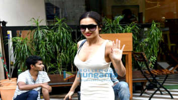 Photos: Malaika Arora and Amrin Qureshi spotted at Farmers’ Cafe