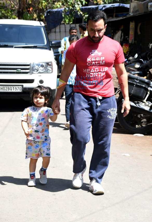 photos saif ali khan and taimur ali khan snapped at a dance class 1