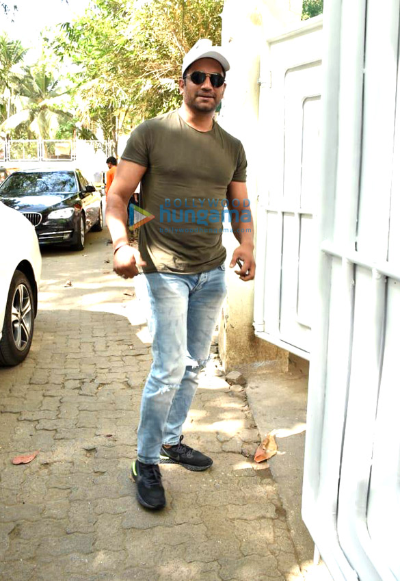 photos sharad kelkar snapped at a dubbing studio 1