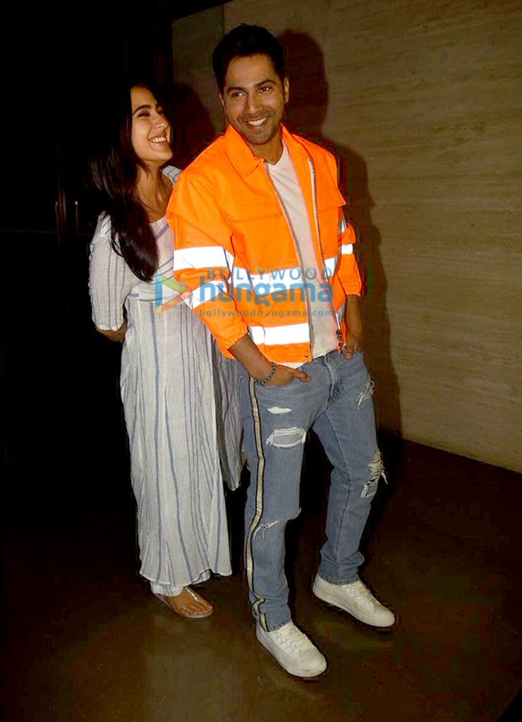 photos stars visit vashu bhagnanis house to celebrate 25 years of pooja entertainment 8