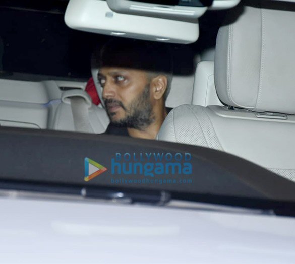 photos tiger shroff shraddha kapoor varun dhawan and others grace the special screening of baaghi 3 at yrf studios 9
