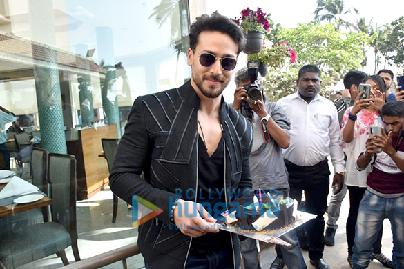 photos tiger shroff celebrates his birthday while promoting baaghi 3 8