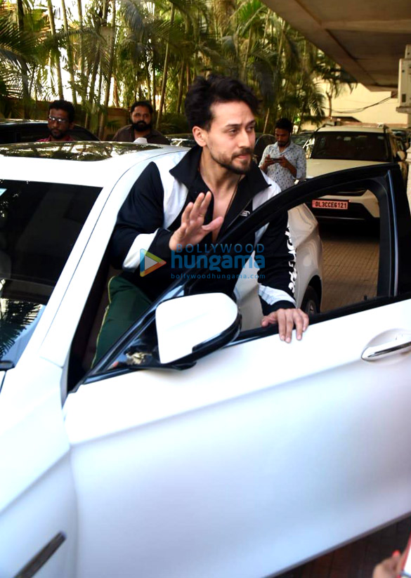 photos tiger shroff spotted at kwan office 1