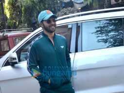 Photos: Varun Dhawan snapped at a dubbing studio in Juhu