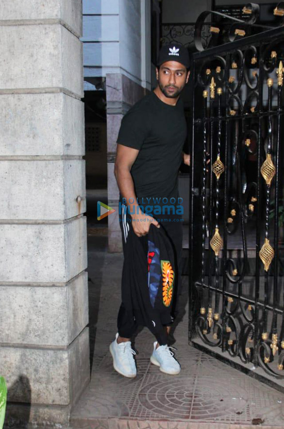 photos vicky kaushal spotted at the excel office in bandra 3