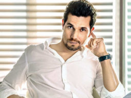Randeep Hooda shares a video message urging all to stay at home
