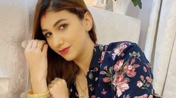 Jasleen Matharu clears rumours about being married after posting a cryptic picture with chooda and vermillion