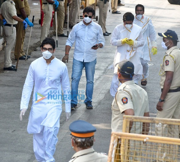 photos celebs attend rishi kapoors funeral 3 20