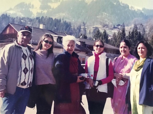 Preeti Jhangiani shares throwback moments with Yash Chopra from Mohabbatein, Kim Shares shares she looked so ugly 