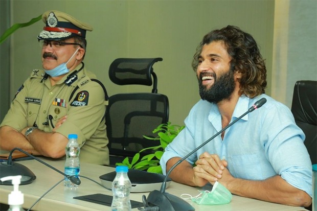 Vijay Deverakonda hails Hyderabad City Police amid nationwide lockdown