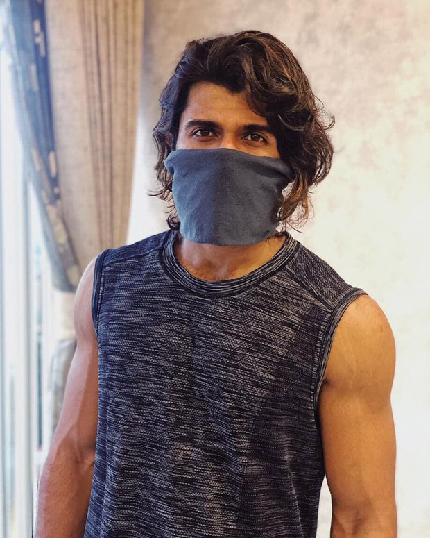 Vijay Deverakonda urges people to use scarfs and cloths to use as masks, says 'Leave medical masks for doctors'