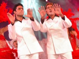 Abhishek Bachchan performs his first stage show alongside Amitabh Bachchan in this throwback photo