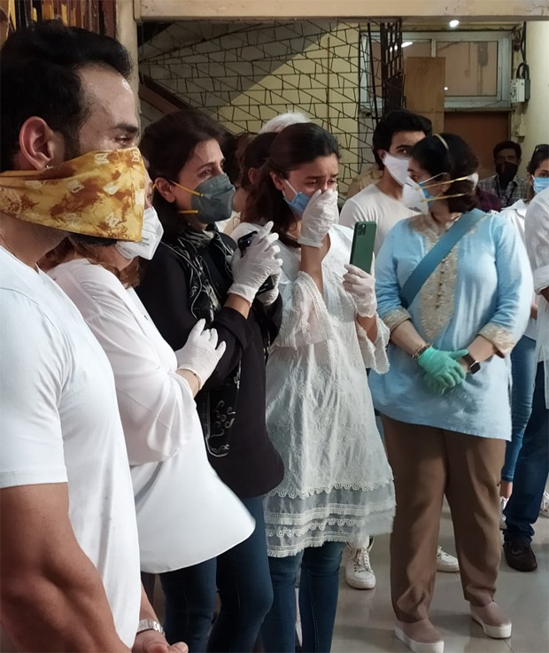 The controversy over Alia Bhatt face-timing during Rishi Kapoor’s funeral The controversy over Alia Bhatt face-timing during Rishi Kapoor’s funeral
