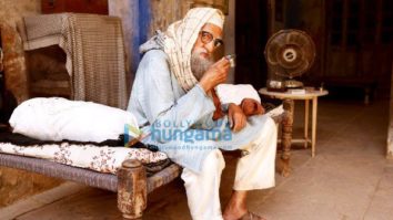 Movie Stills of the movie Gulabo Sitabo