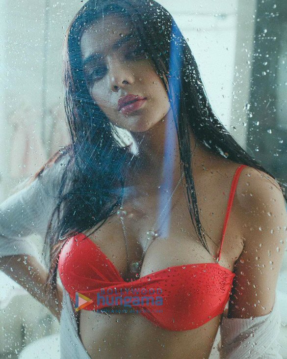 ruhi singh 49