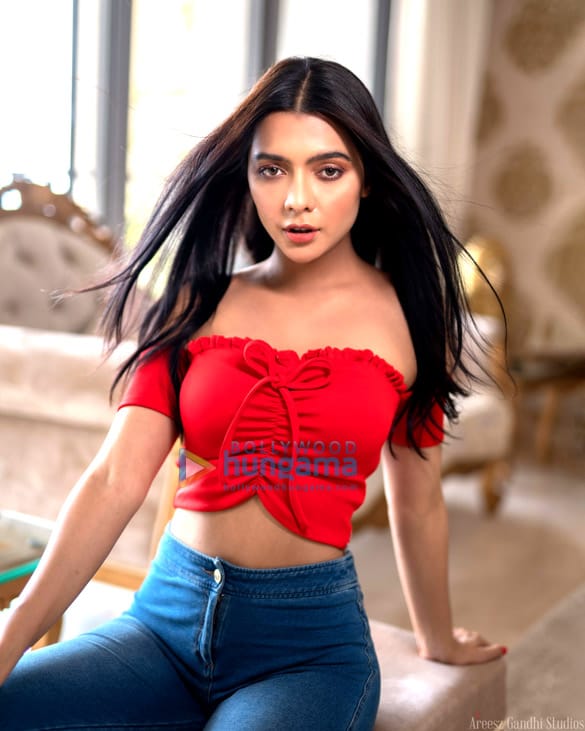 ruhi singh3 4