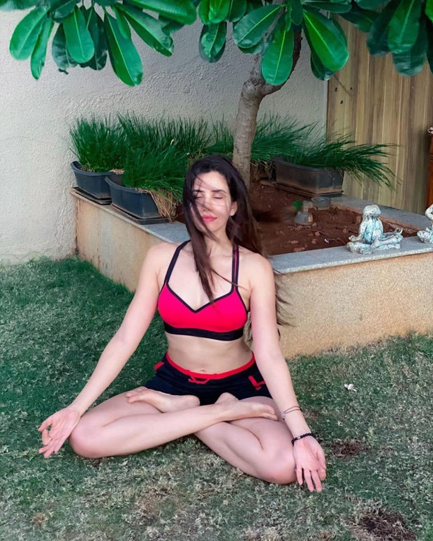 Sonnalli Seygall shares a yoga video as she starts her Youtube channel Sonnalli Seygall shares a yoga video as she starts her Youtube channel