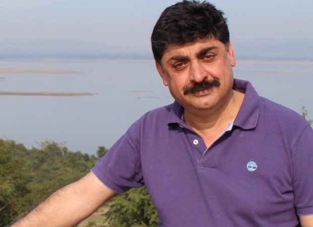 <blockquote class="twitter-tweet"><p lang="en" dir="ltr">Just heard the terrible news of <a href="https://twitter.com/hashtag/KulmeetMakkar?src=hash&ref_src=twsrc%5Etfw">#KulmeetMakkar</a> CEO Producers Guild of India passing away. What a wonderful man and a good friend. Very very sad ! <a href="https://t.co/bWUrdXIJuh">pic.twitter.com/bWUrdXIJuh</a></p>— sanjay suri (@sanjaysuri) <a href="https://twitter.com/sanjaysuri/status/1256075051020902400?ref_src=twsrc%5Etfw">May 1, 2020</a></blockquote> <script async src=