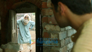 Movie Stills Of The Movie Gulabo Sitabo