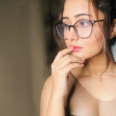 Rashami Desai looks like a smokin’ hot beauty in black with her spectacle clad look!