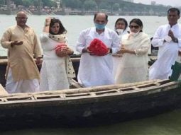 Sushant Singh Rajput’s family immerses his ashes in the Ganges Sushant Singh Rajput’s family immerses his ashes in the Ganges