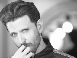 Hrithik Roshan’s selfie flaunting his salt-n-pepper look is going to make your weekend mood better